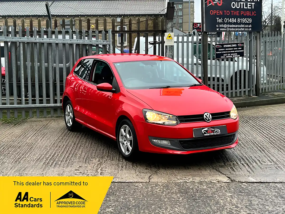 Used 2026 Volkswagen Polo Moda a/C Red - Front View