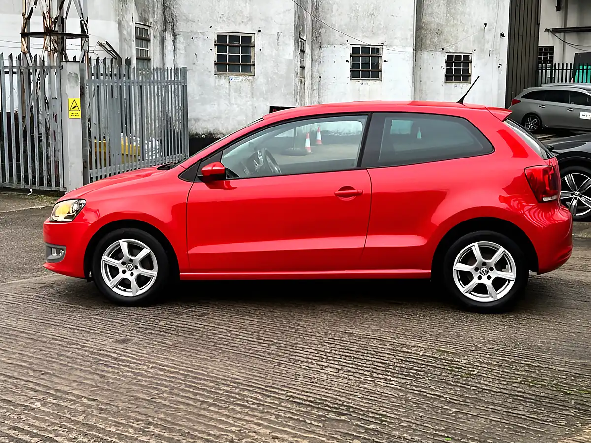 Used 2026 Volkswagen Polo Moda a/C Red - Interior and Exterior details 10