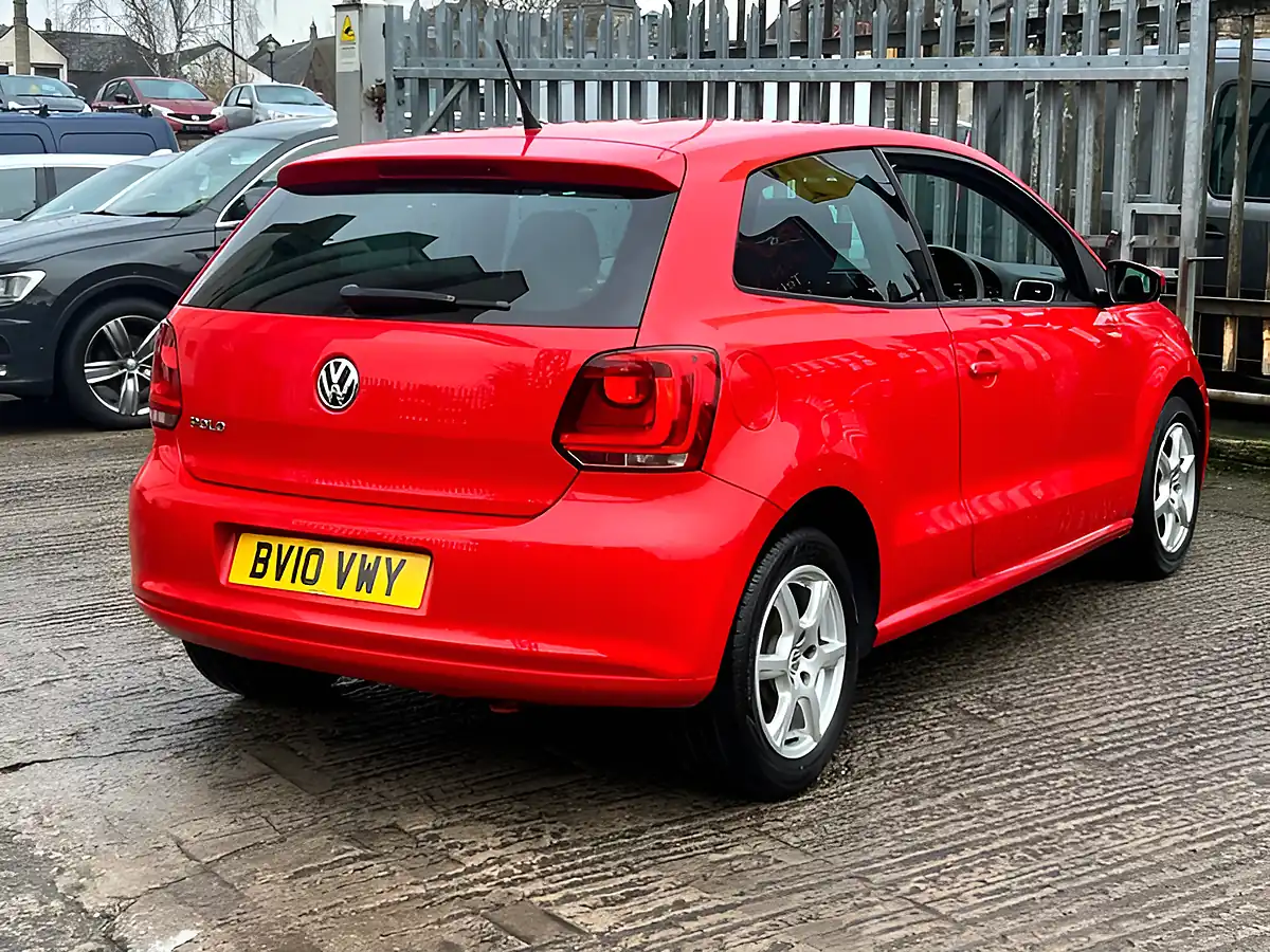 Used 2026 Volkswagen Polo Moda a/C Red - Interior and Exterior details 8