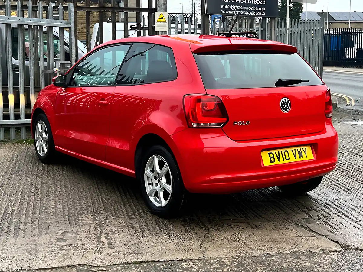 Used 2026 Volkswagen Polo Moda a/C Red - Interior and Exterior details 9
