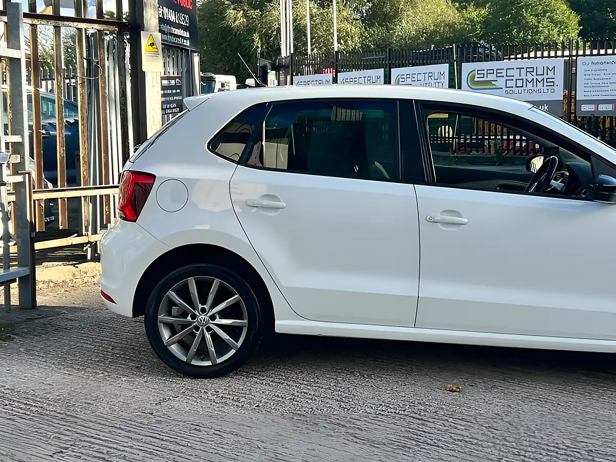 Used 2026 Volkswagen Polo Se Design White - Interior and Exterior details 9