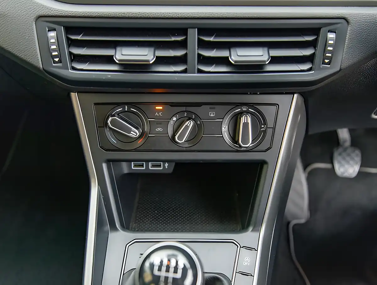 Used 2026 Volkswagen Polo Se Evo Blue - Interior and Exterior details 19