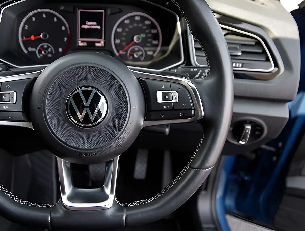 Used 2026 Volkswagen T-Roc Black Edition Blue - Interior and Exterior details 15