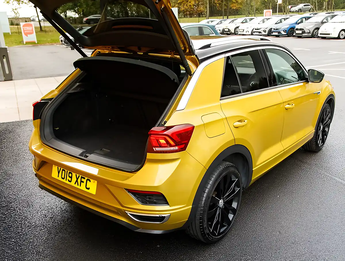 Used 2026 Volkswagen T-Roc R-Line Yellow - Interior and Exterior details 20