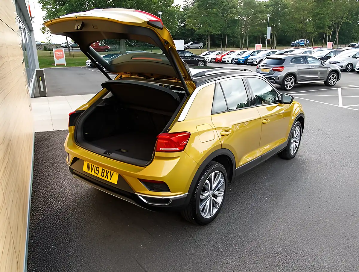Used 2026 Volkswagen T-Roc Se Yellow - Interior and Exterior details 20