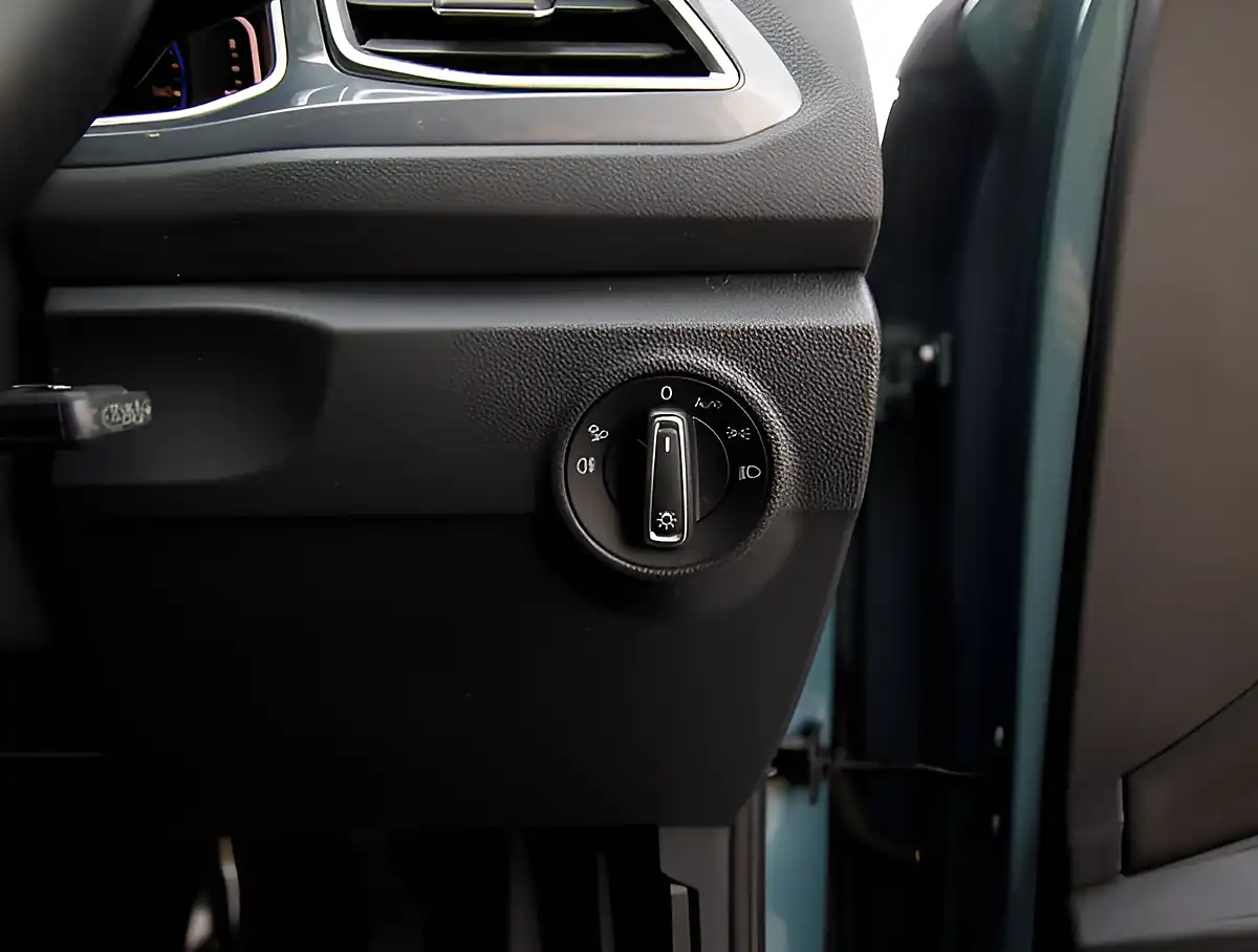 Used 2026 Volkswagen T-Roc Style Blue - Interior and Exterior details 10