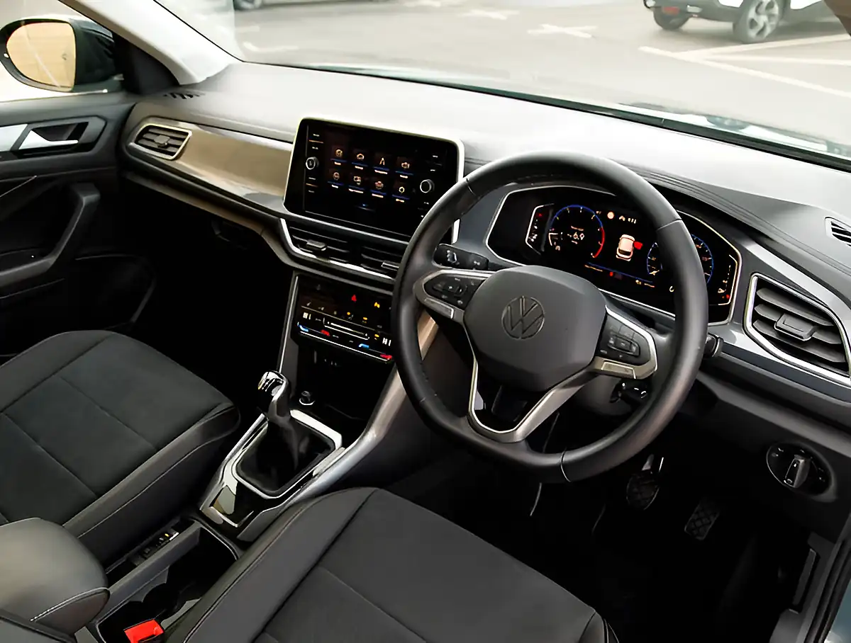 Used 2026 Volkswagen T-Roc Style Blue - Interior and Exterior details 4