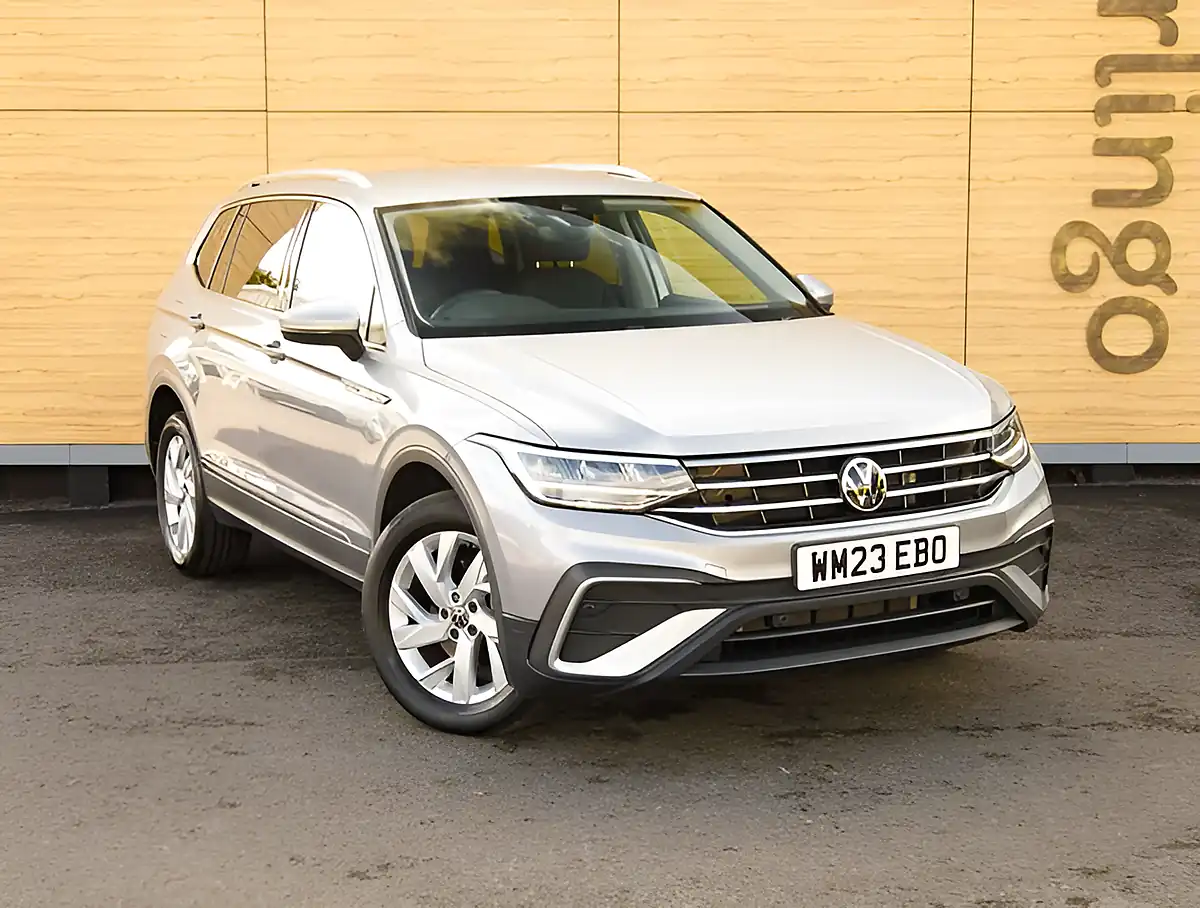 Used 2026 Volkswagen Tiguan Allspace Life Silver - Front View