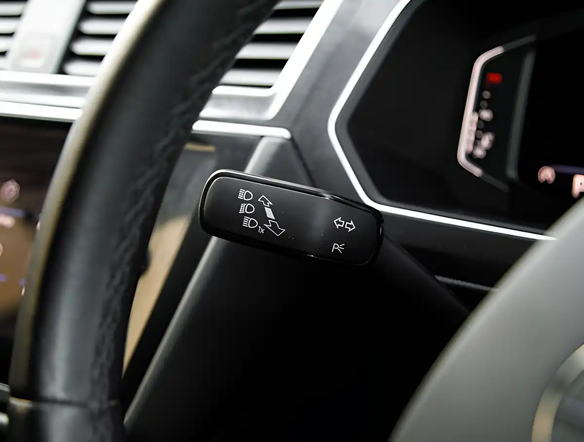 Used 2026 Volkswagen Tiguan Allspace Life Silver - Interior and Exterior details 11