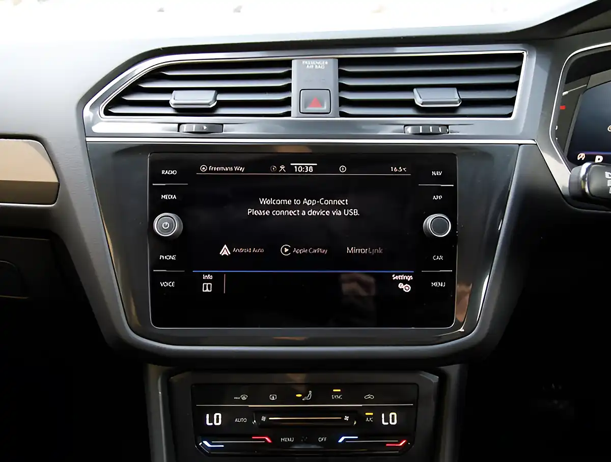Used 2026 Volkswagen Tiguan Allspace Life Silver - Interior and Exterior details 15