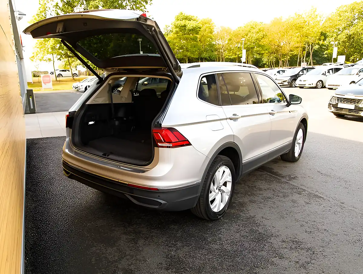 Used 2026 Volkswagen Tiguan Allspace Life Silver - Interior and Exterior details 20