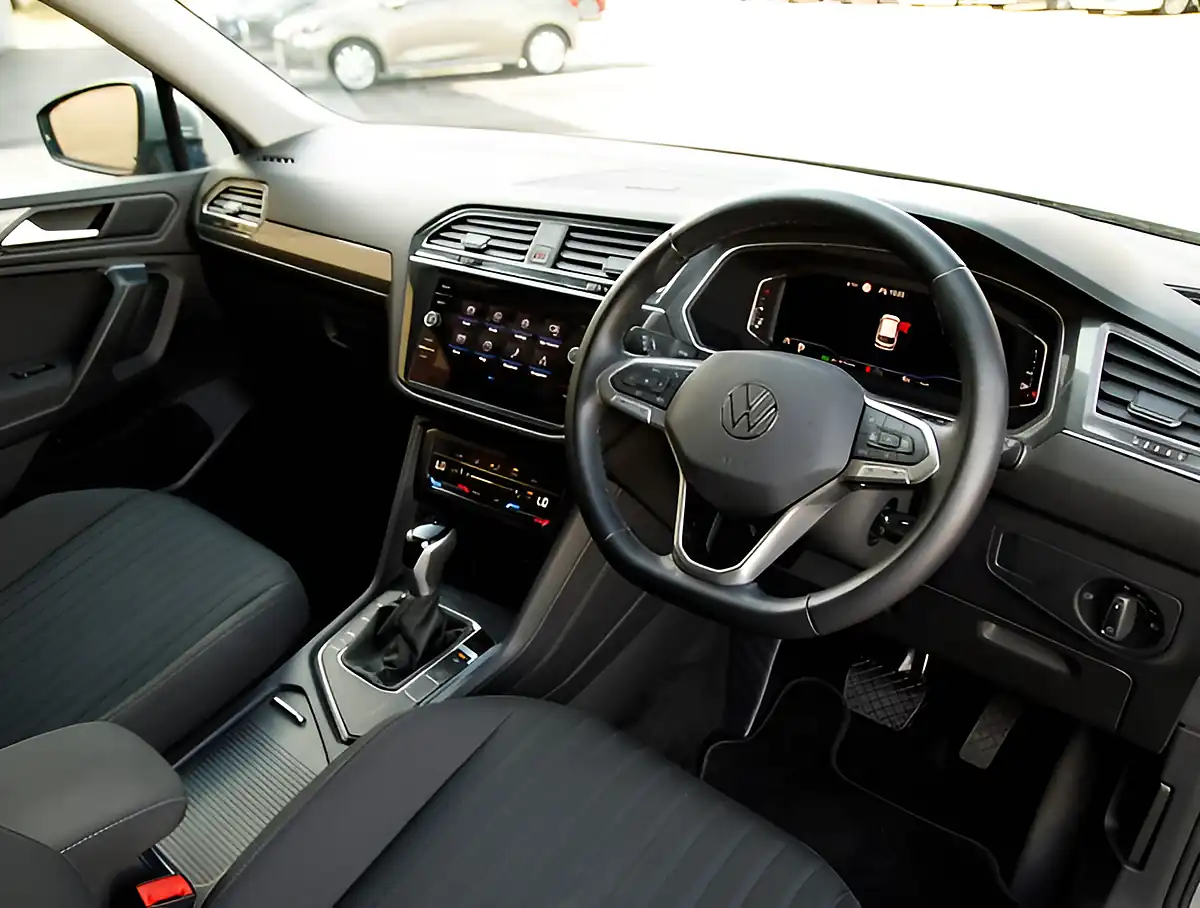 Used 2026 Volkswagen Tiguan Allspace Life Silver - Interior and Exterior details 4