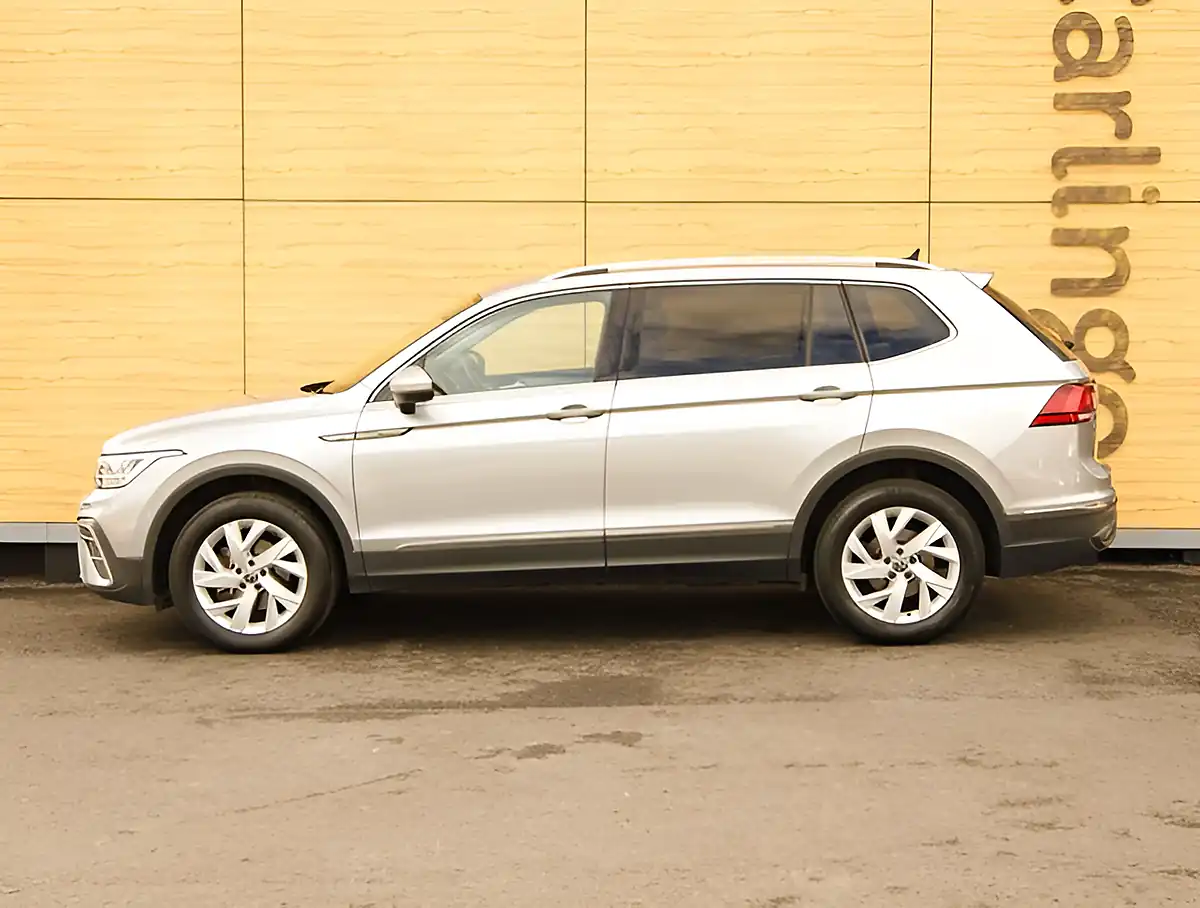 Used 2026 Volkswagen Tiguan Allspace Life Silver - Interior and Exterior details 8