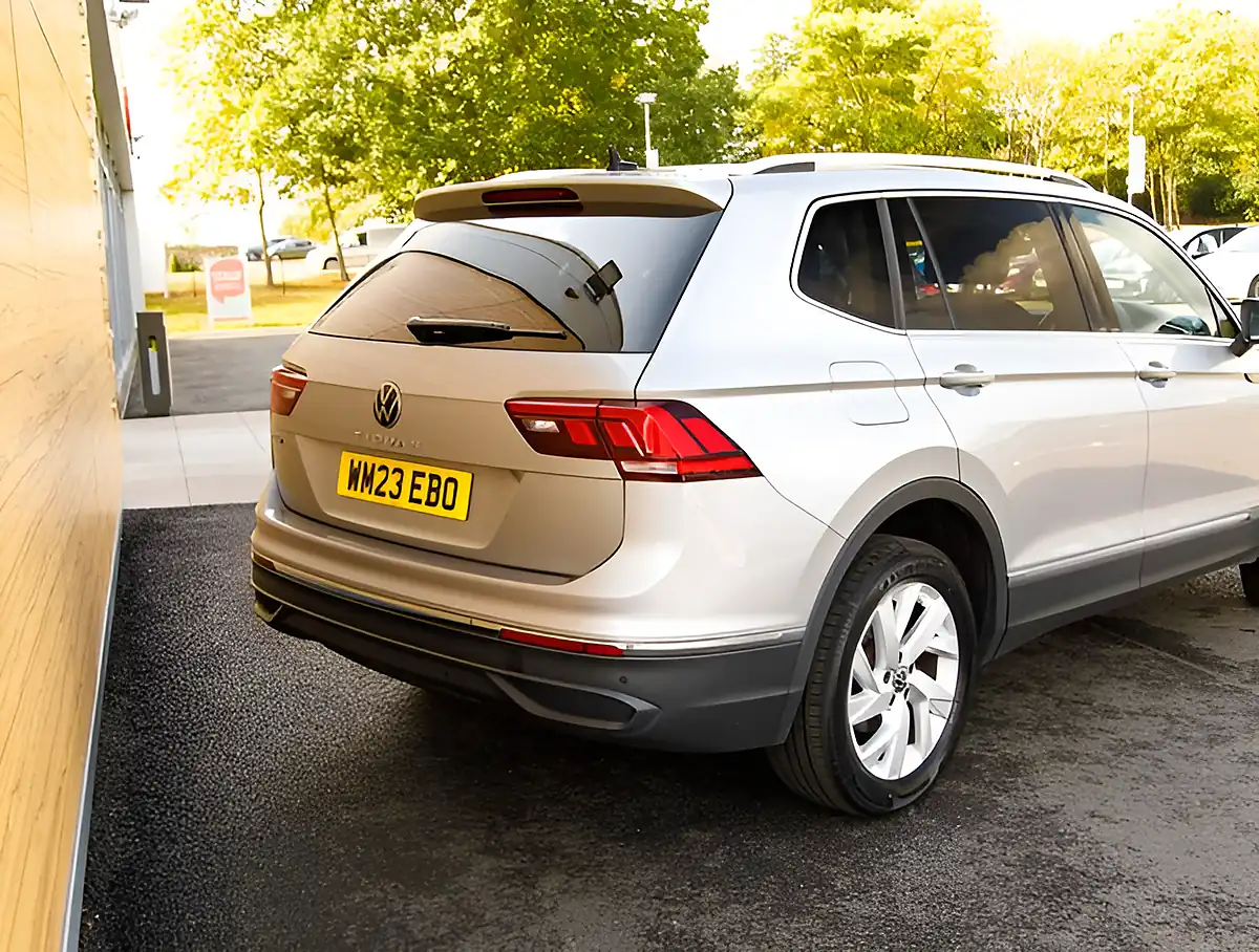 Used 2026 Volkswagen Tiguan Allspace Life Silver - Interior and Exterior details 9