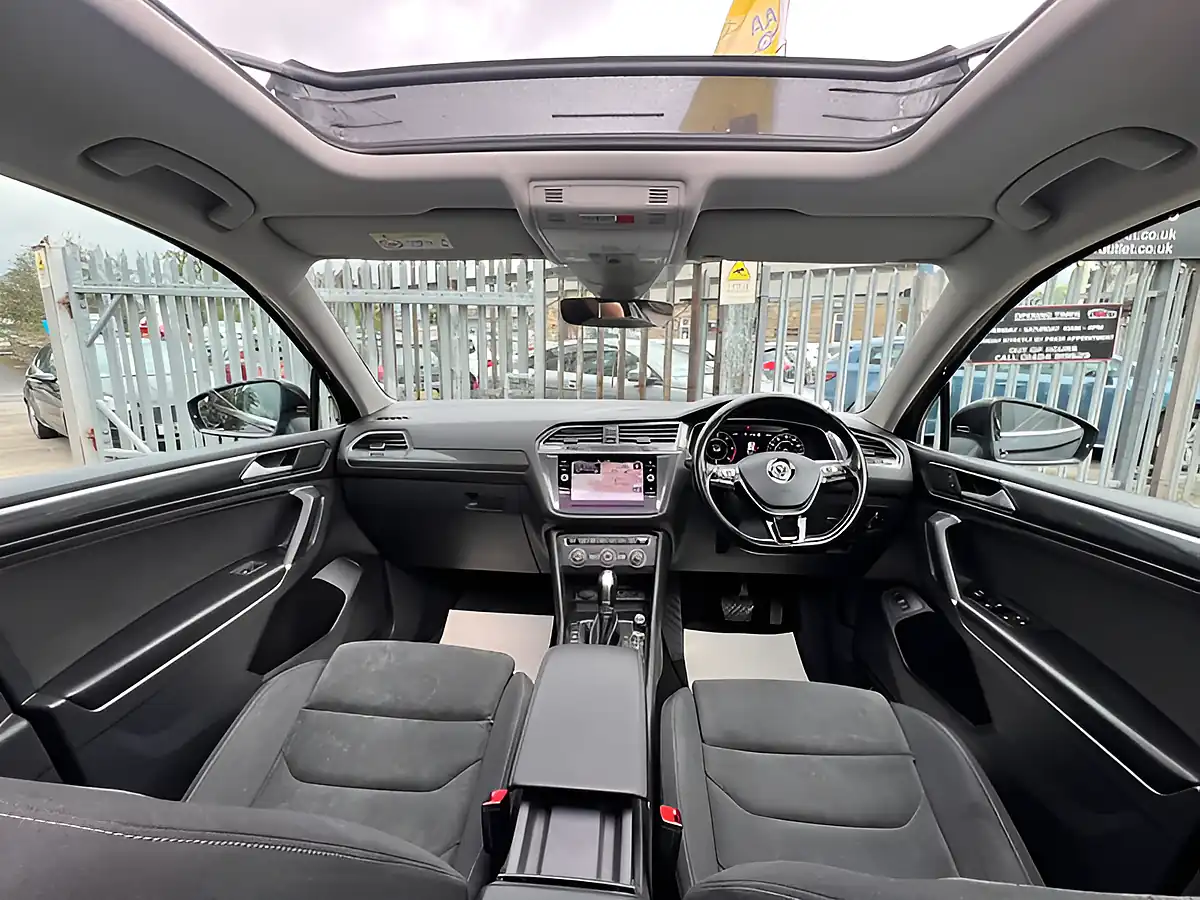 Used 2026 Volkswagen Tiguan Allspace Sel Black - Interior and Exterior details 12