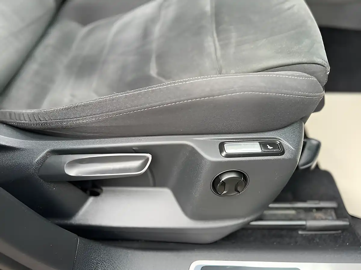 Used 2026 Volkswagen Tiguan Allspace Sel Black - Interior and Exterior details 13