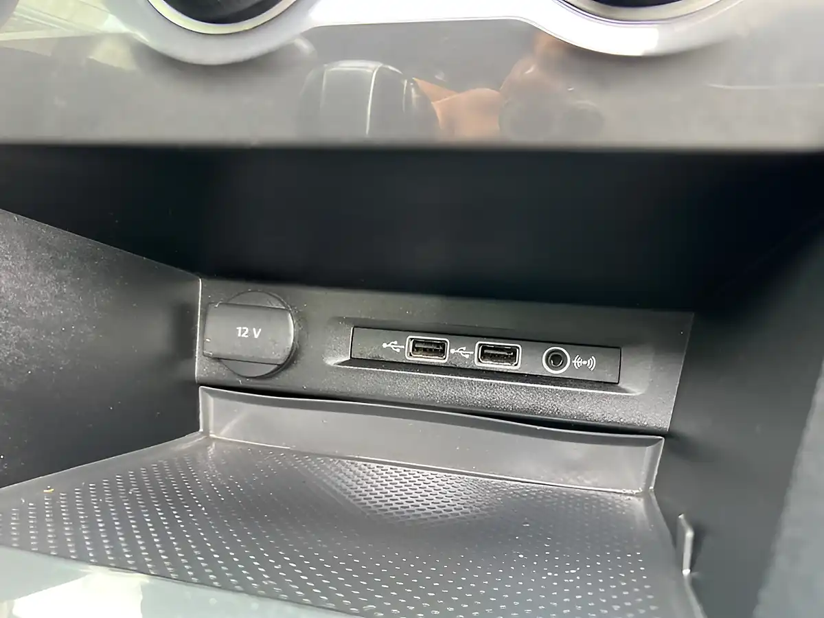 Used 2026 Volkswagen Tiguan Allspace Sel Black - Interior and Exterior details 15