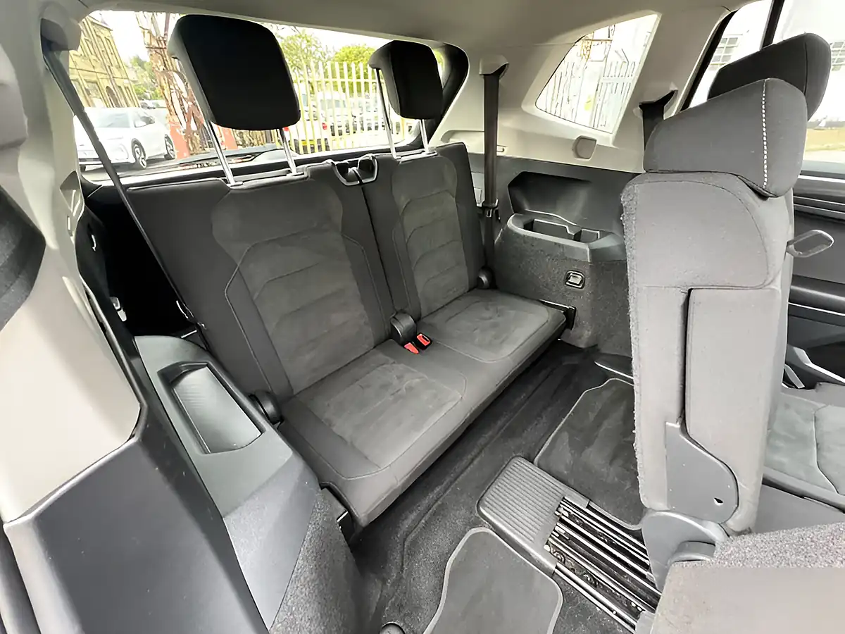 Used 2026 Volkswagen Tiguan Allspace Sel Black - Interior and Exterior details 17