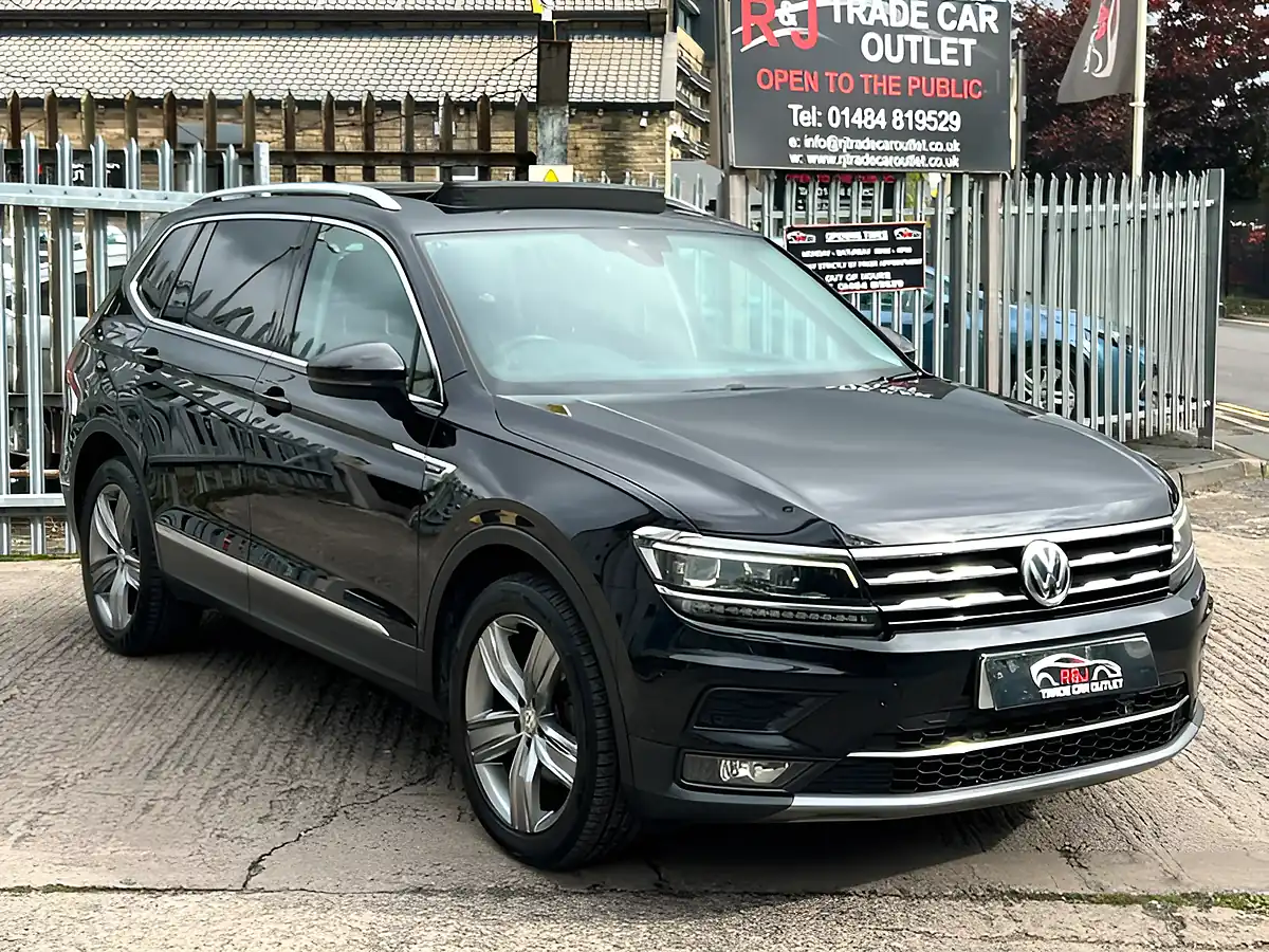 Used 2026 Volkswagen Tiguan Allspace Sel Black - Interior and Exterior details 4