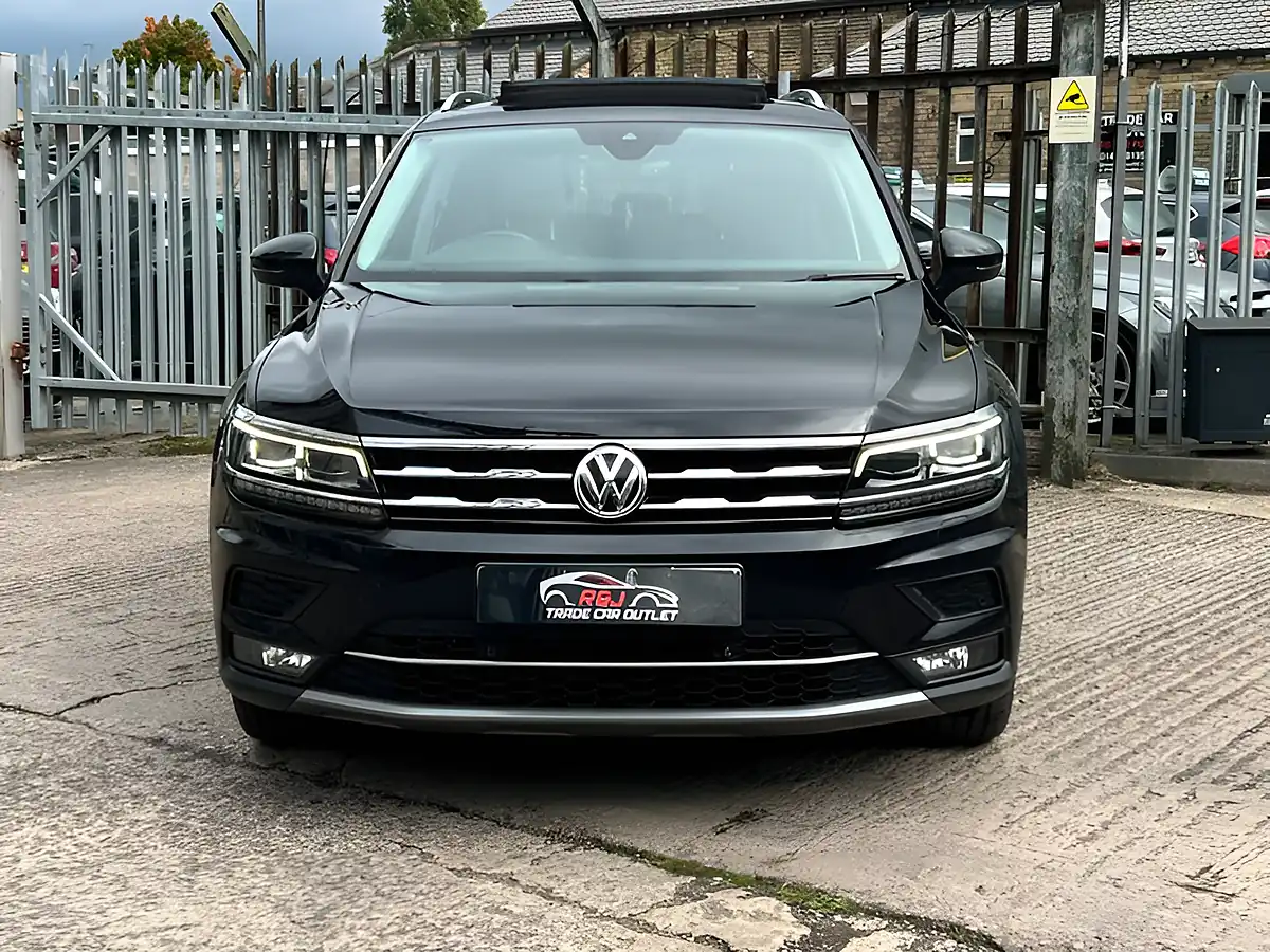 Used 2026 Volkswagen Tiguan Allspace Sel Black - Interior and Exterior details 8