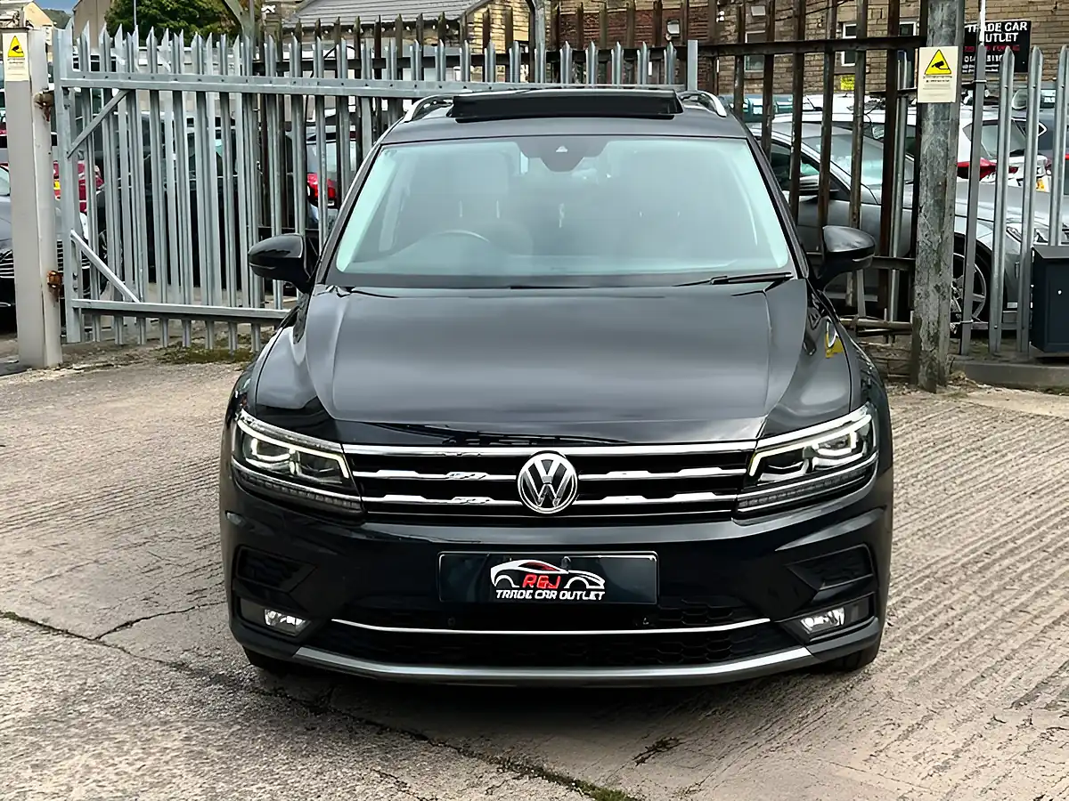 Used 2026 Volkswagen Tiguan Allspace Sel Black - Interior and Exterior details 9