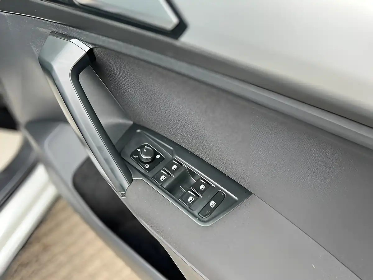 Used 2026 Volkswagen Tiguan Match White - Interior and Exterior details 16