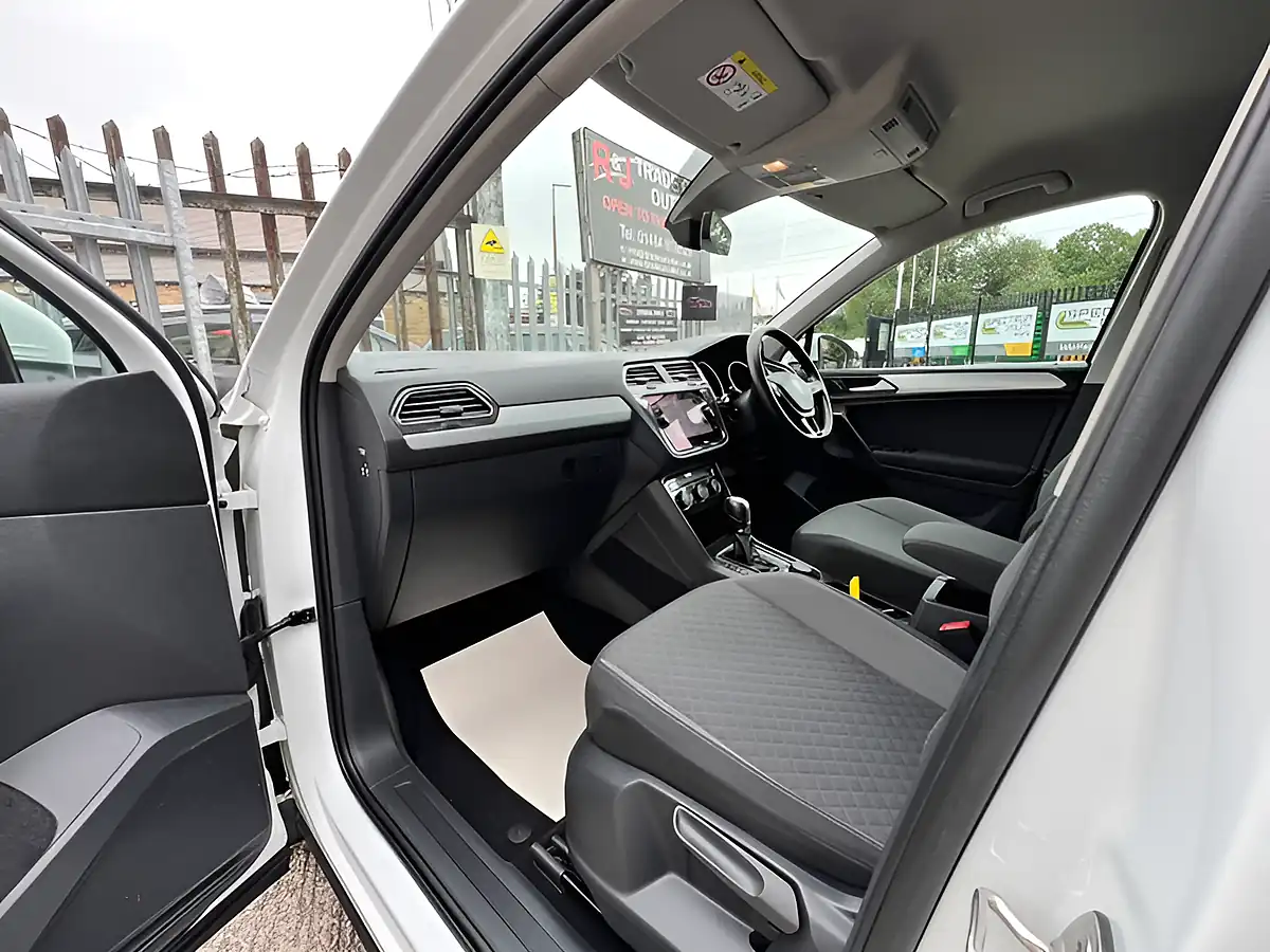 Used 2026 Volkswagen Tiguan Match White - Interior and Exterior details 18
