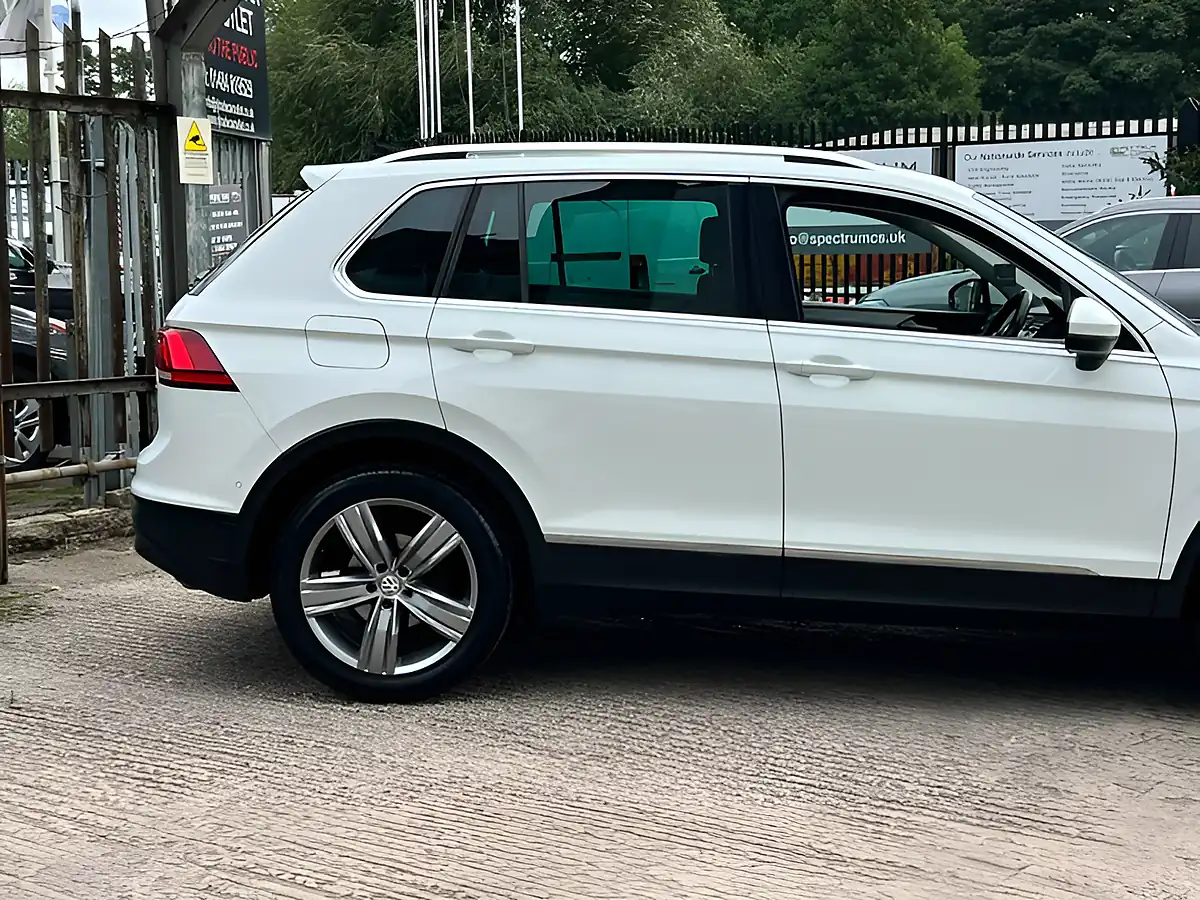 Used 2026 Volkswagen Tiguan Match White - Interior and Exterior details 9