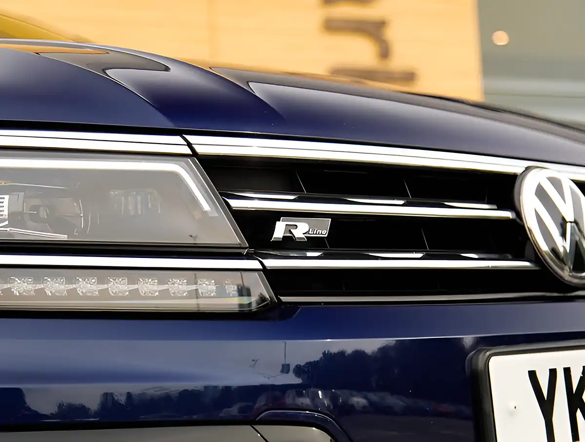 Used 2026 Volkswagen Tiguan R Line Blue - Interior and Exterior details 10
