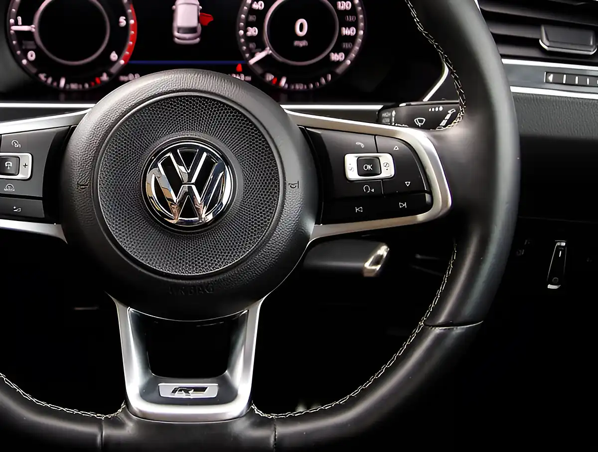 Used 2026 Volkswagen Tiguan R Line Blue - Interior and Exterior details 12