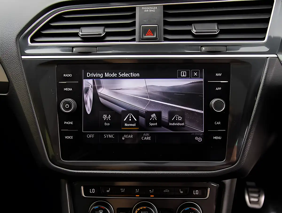 Used 2026 Volkswagen Tiguan R Line Blue - Interior and Exterior details 18