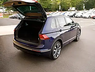 Used 2026 Volkswagen Tiguan R Line Blue - Interior and Exterior details 20