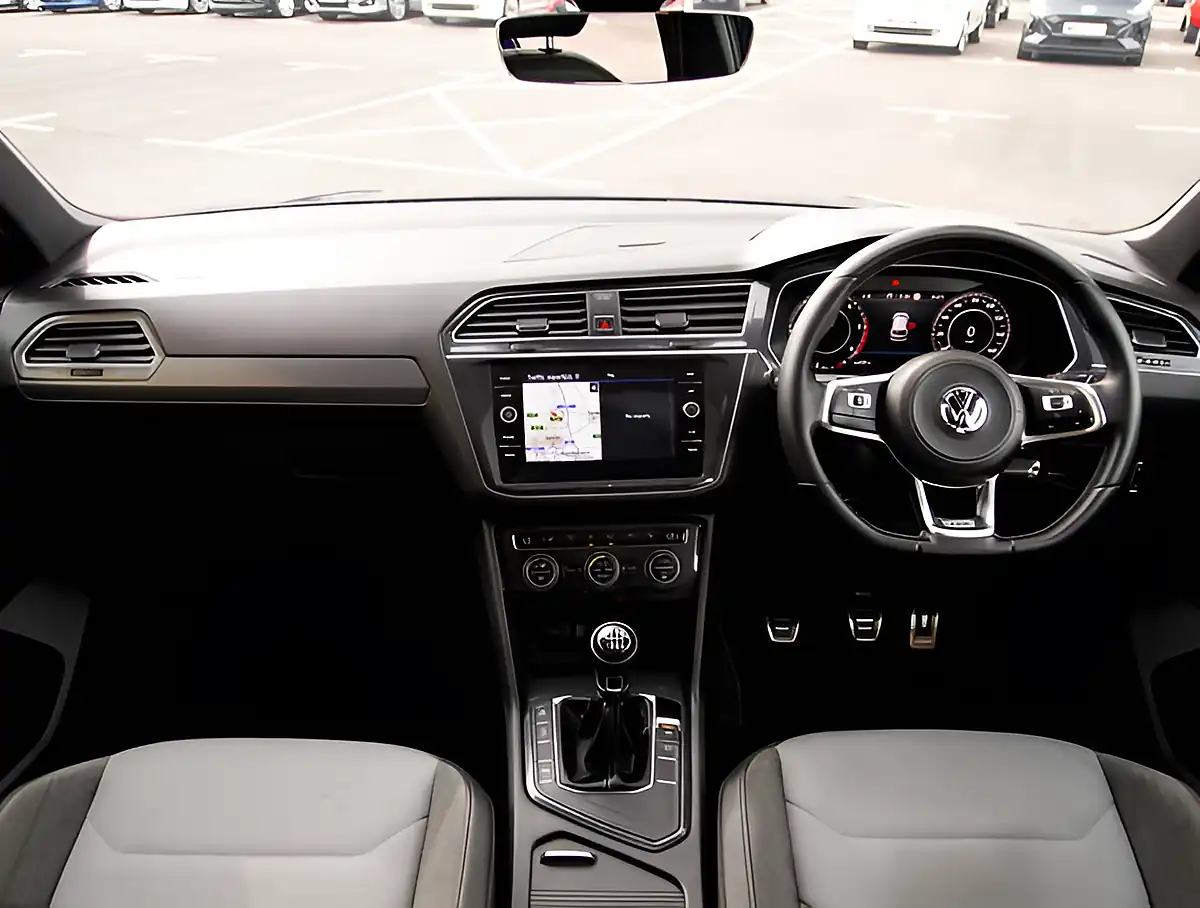 Used 2026 Volkswagen Tiguan R Line Blue - Interior and Exterior details 3