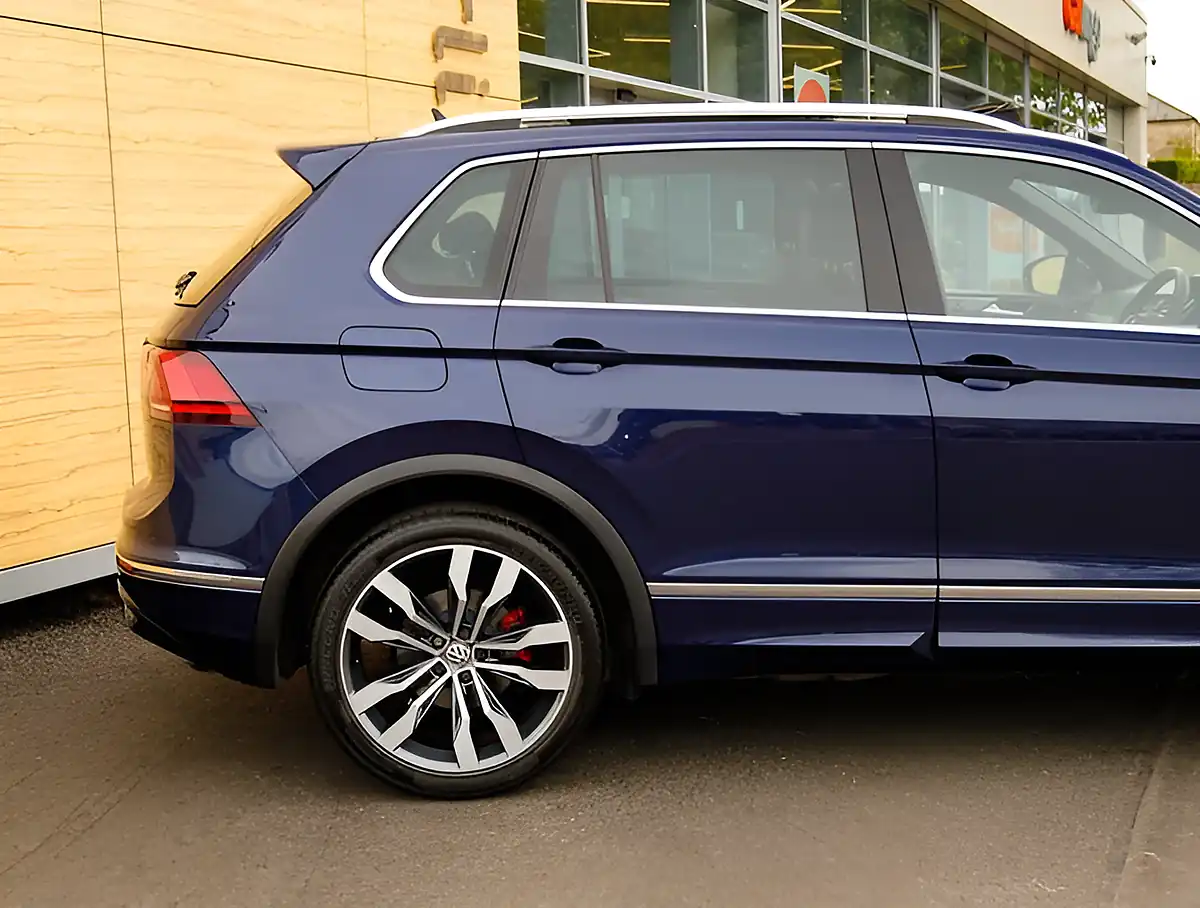 Used 2026 Volkswagen Tiguan R Line Blue - Interior and Exterior details 7