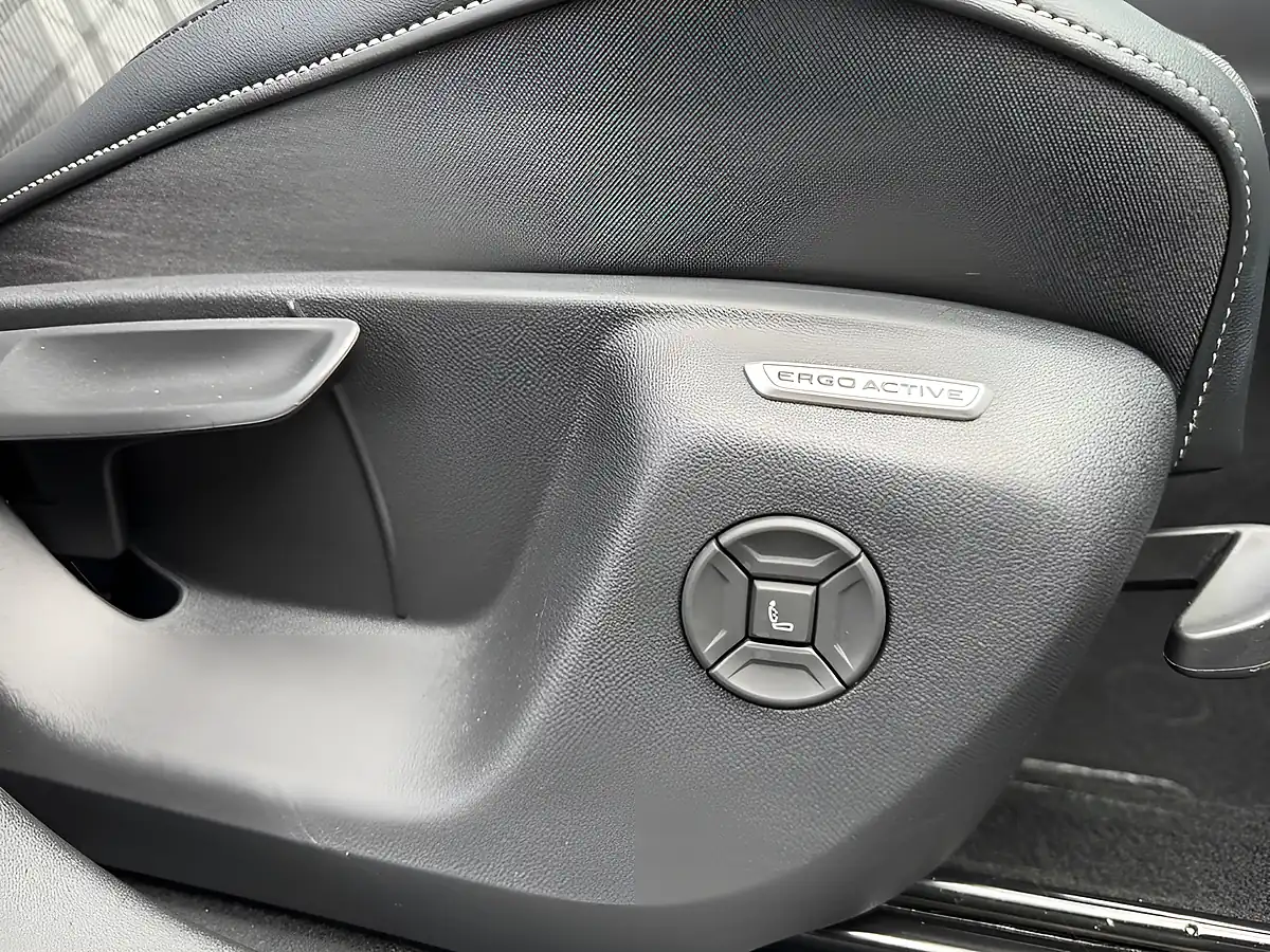 Used 2026 Volkswagen Tiguan R-Line Silver - Interior and Exterior details 16