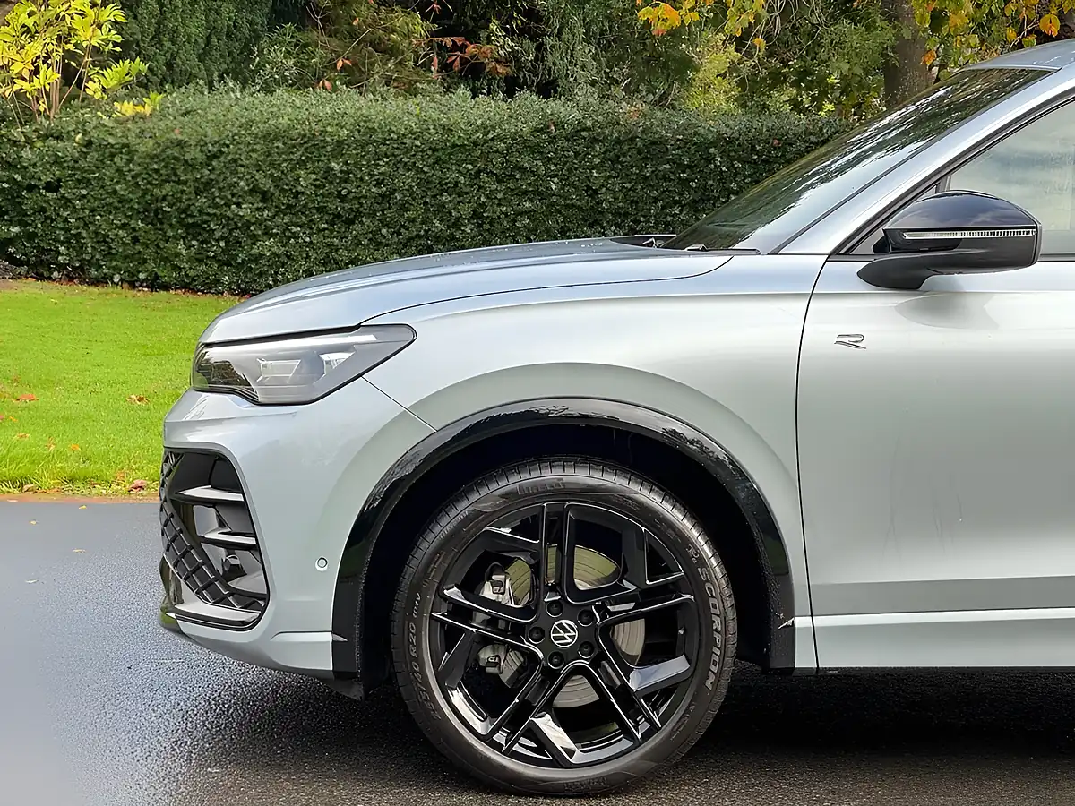 Used 2026 Volkswagen Tiguan R-Line Silver - Interior and Exterior details 8