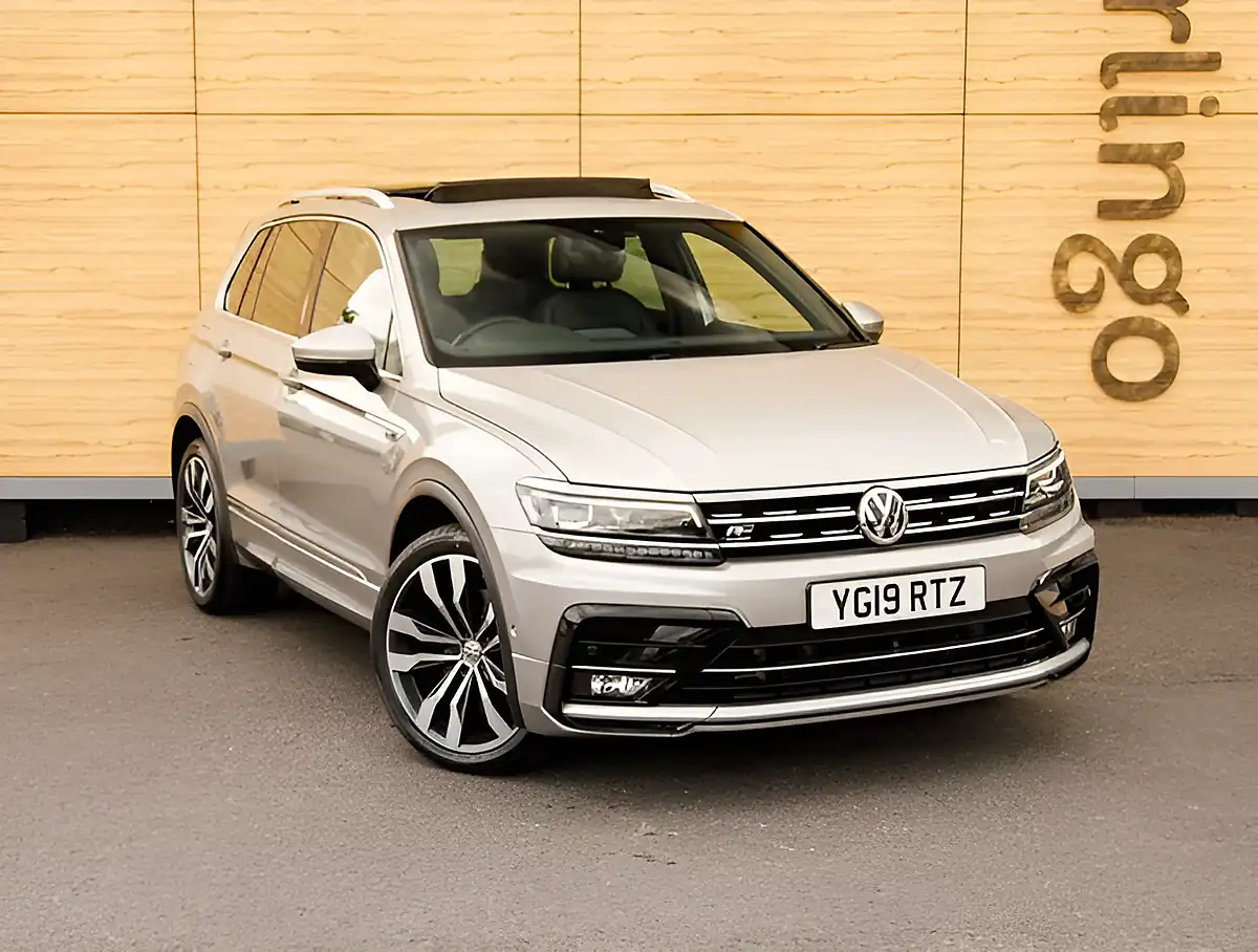 Used 2026 Volkswagen Tiguan R-Line Tech Silver - Front View