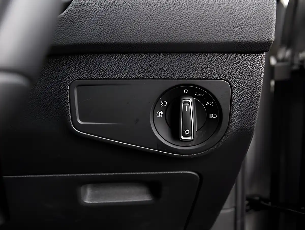 Used 2026 Volkswagen Tiguan R-Line Tech Silver - Interior and Exterior details 10
