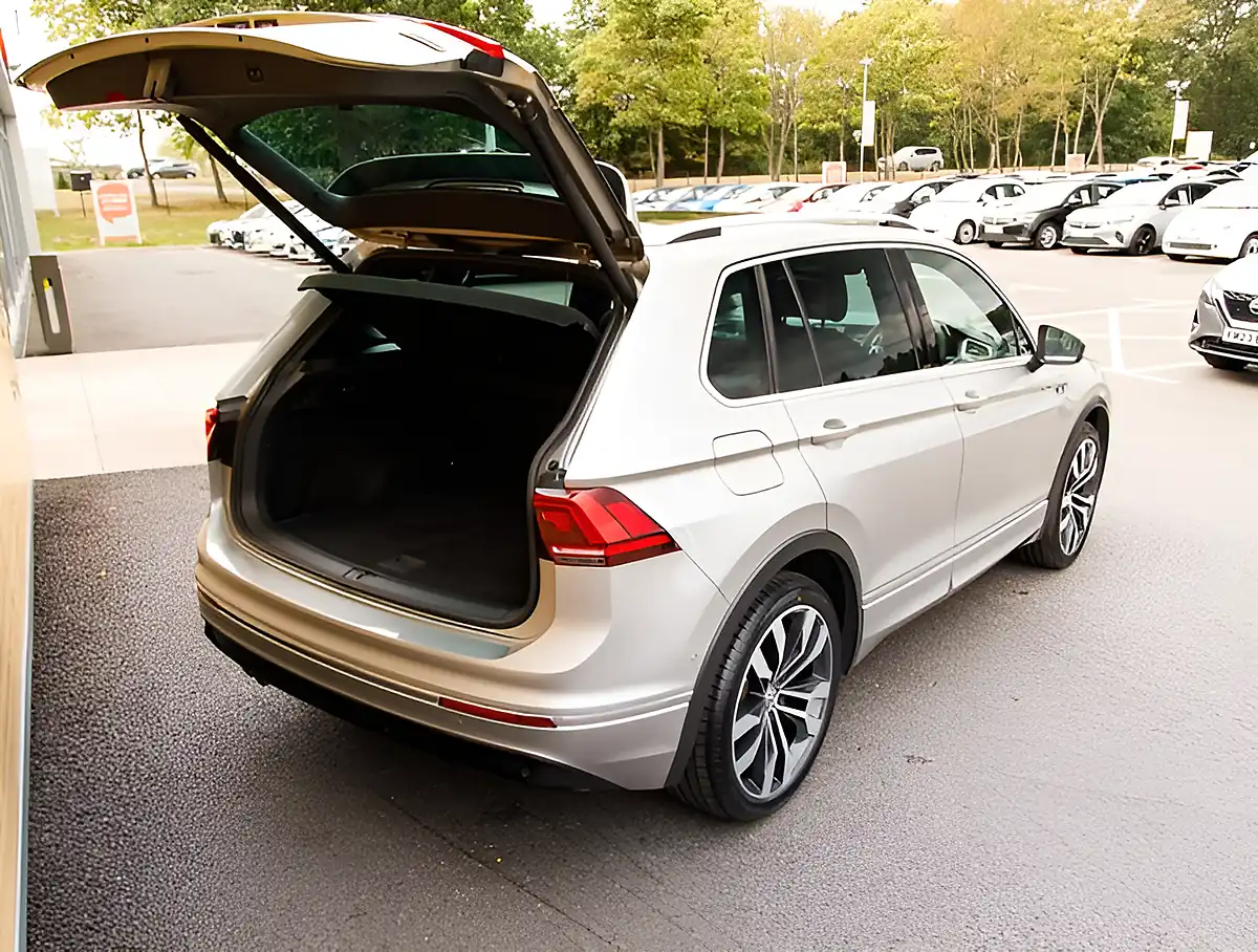 Used 2026 Volkswagen Tiguan R-Line Tech Silver - Interior and Exterior details 19