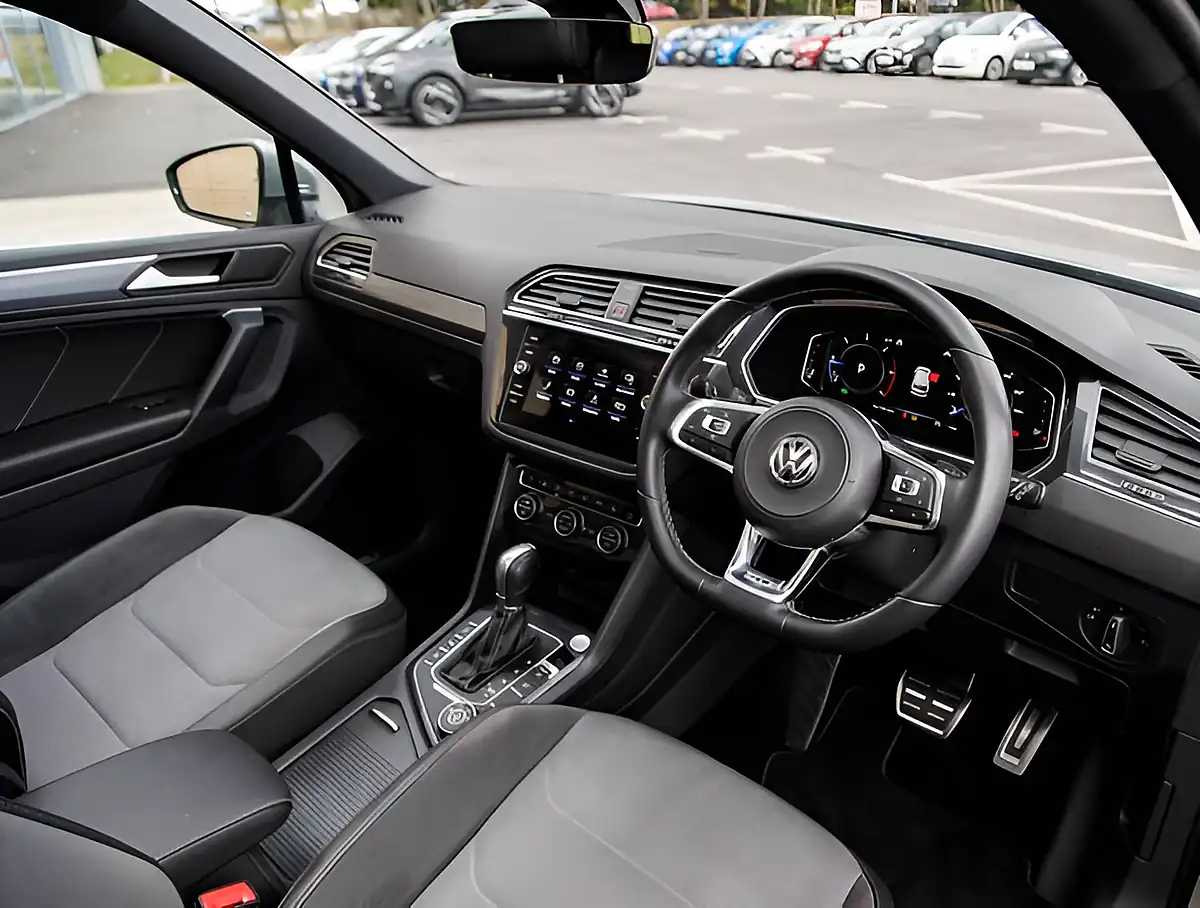 Used 2026 Volkswagen Tiguan R-Line Tech Silver - Interior and Exterior details 4