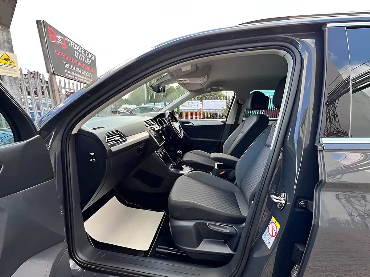 Used 2026 Volkswagen Tiguan Se Nav Grey - Interior and Exterior details 18