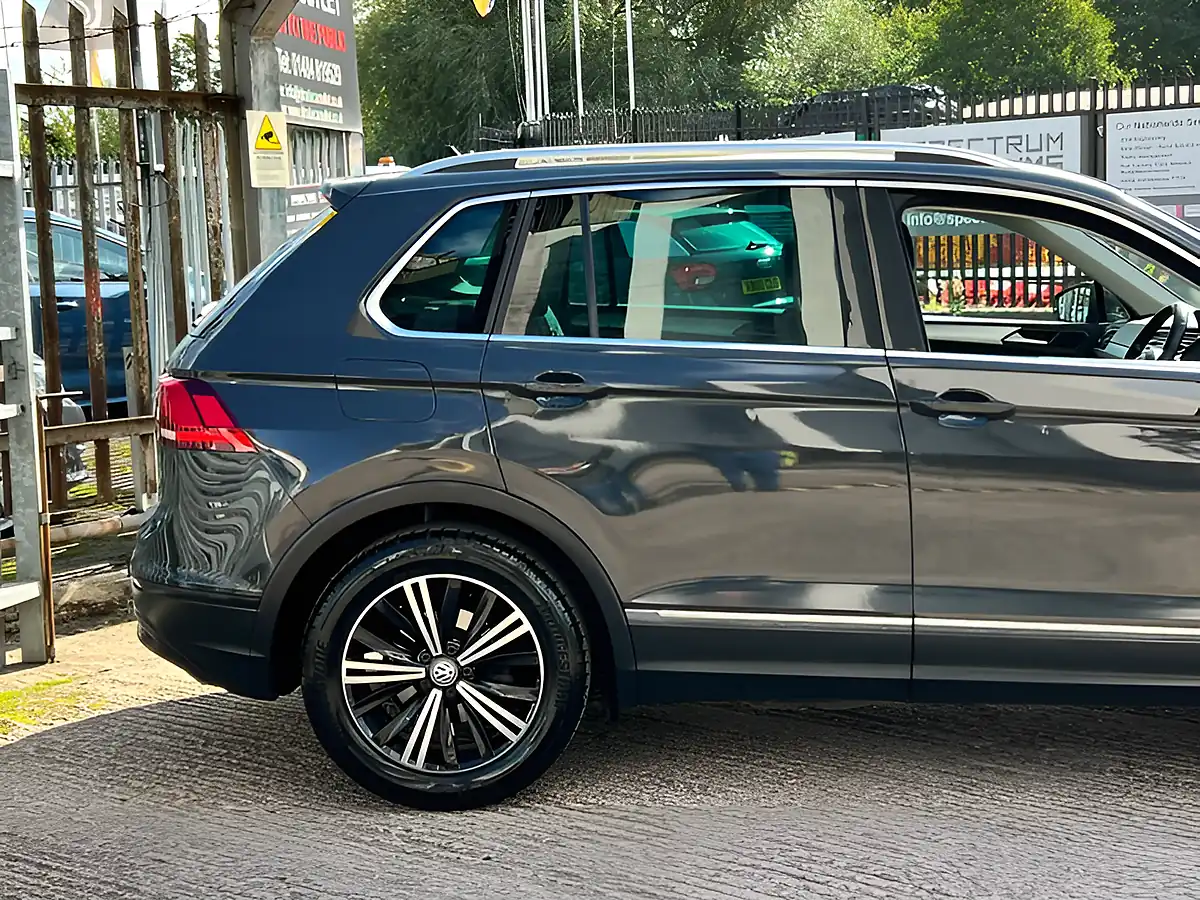 Used 2026 Volkswagen Tiguan Se Nav Grey - Interior and Exterior details 9