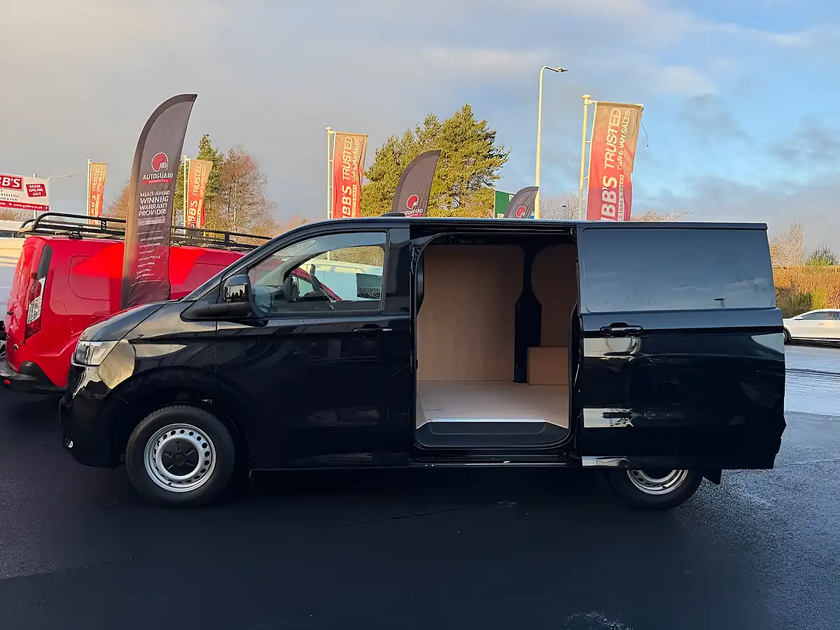 Used 2026 Volkswagen Transporter Commerce Plus Black - Interior and Exterior details 11