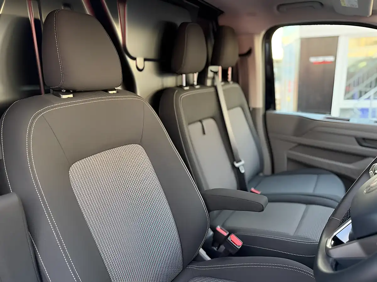 Used 2026 Volkswagen Transporter Commerce Plus Black - Interior and Exterior details 17