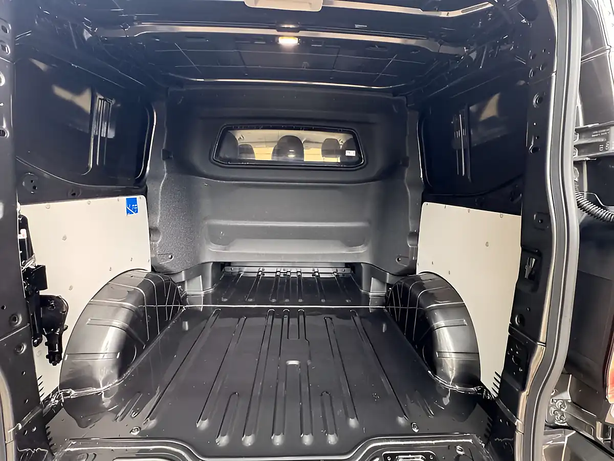 Used 2026 Volkswagen Transporter Commerce Plus Grey - Interior and Exterior details 6