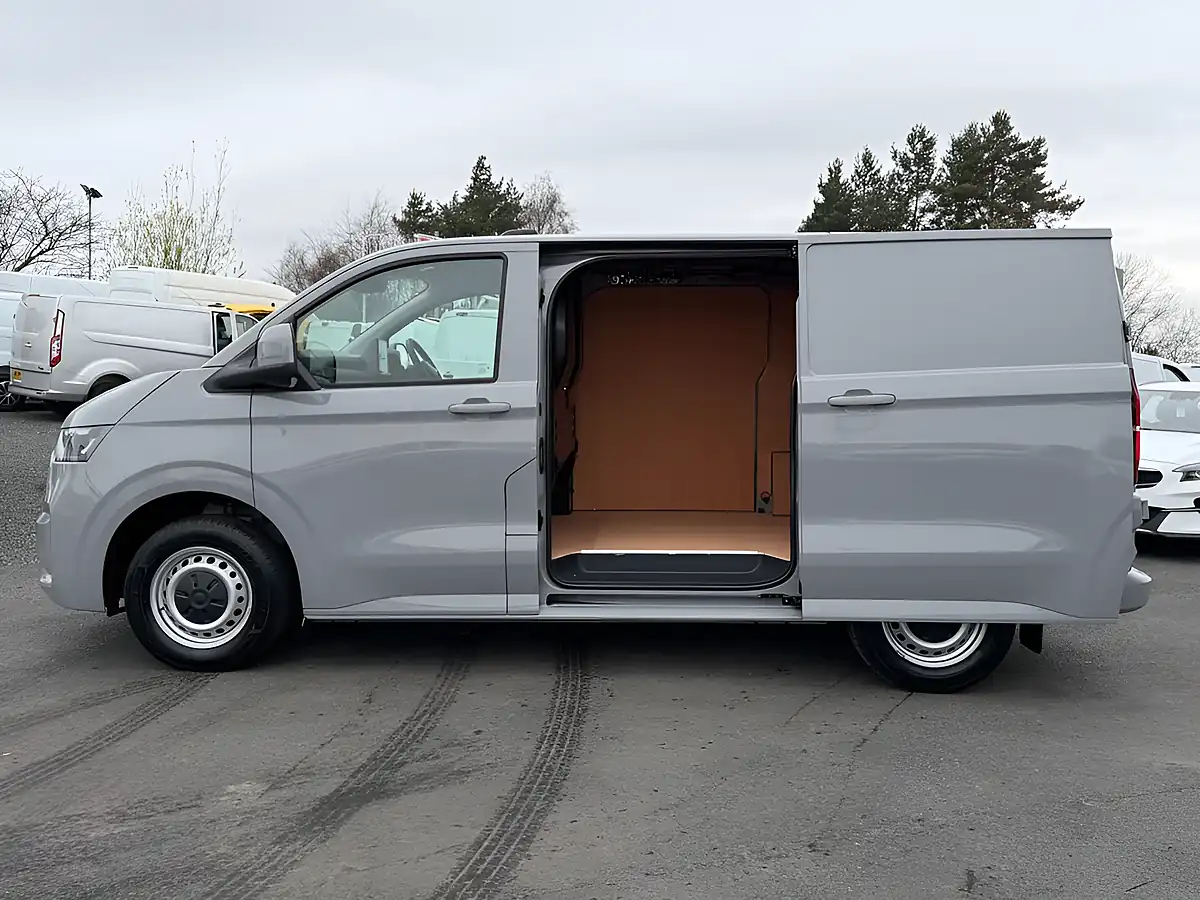 Used 2026 Volkswagen Transporter Commerce Plus Grey - Interior and Exterior details 10