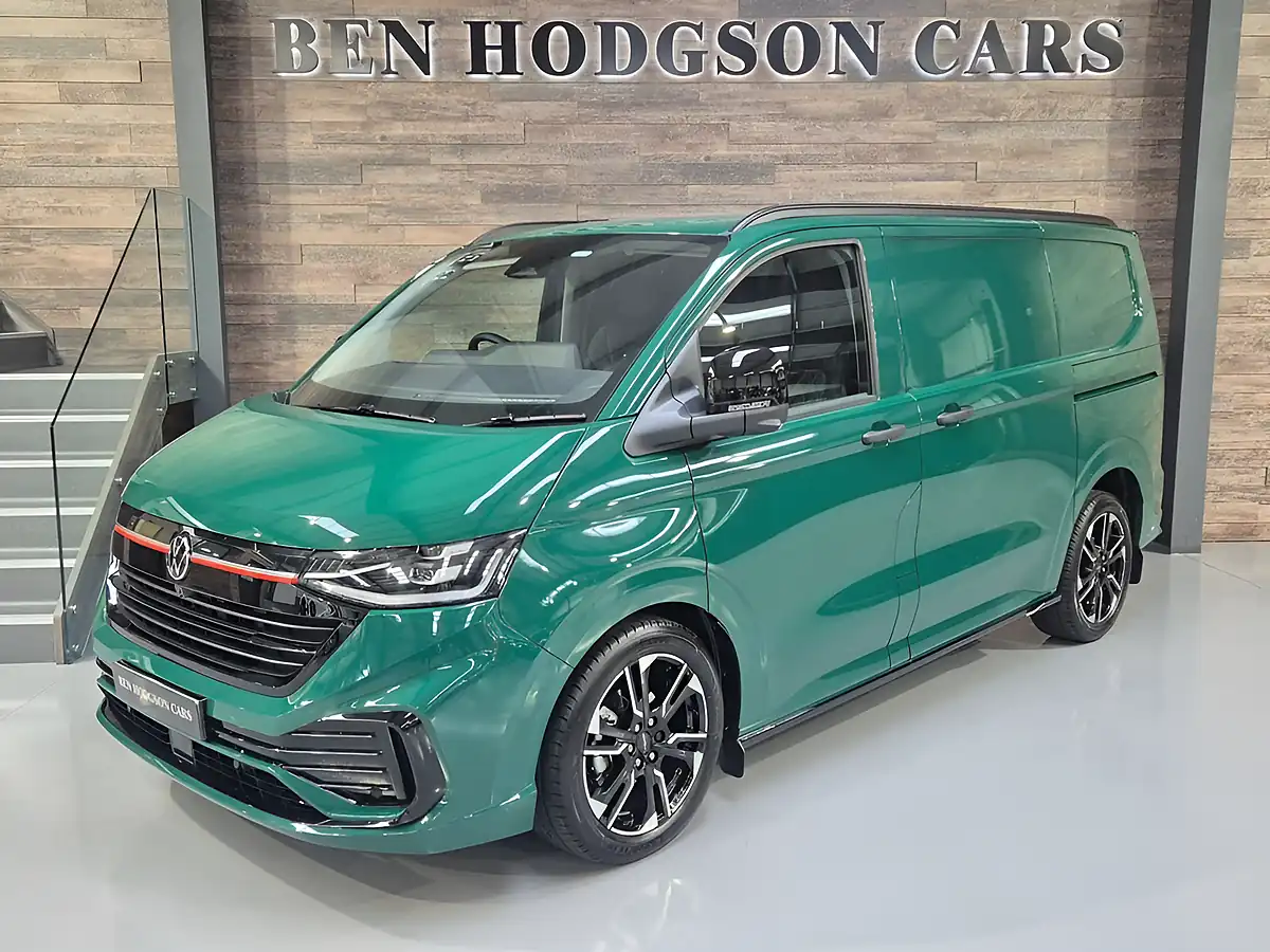 Used 2026 Volkswagen Transporter Sportline 75 Green - Front View