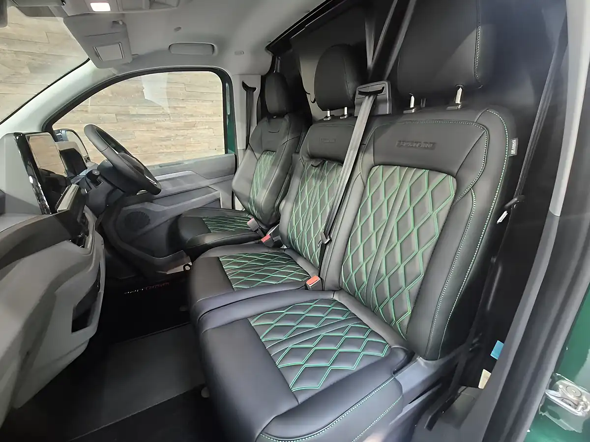Used 2026 Volkswagen Transporter Sportline 75 Green - Interior and Exterior details 10