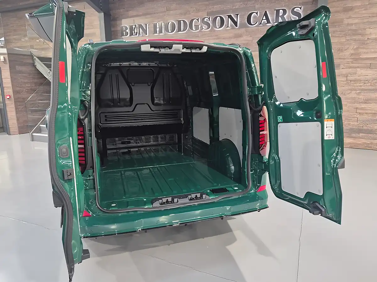 Used 2026 Volkswagen Transporter Sportline 75 Green - Interior and Exterior details 6