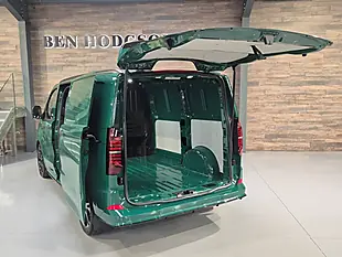 Used 2026 Volkswagen Transporter Sportline 75 Green - Interior and Exterior details 10